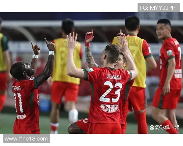 足球天才张的成长之路与梦想追逐的精彩故事